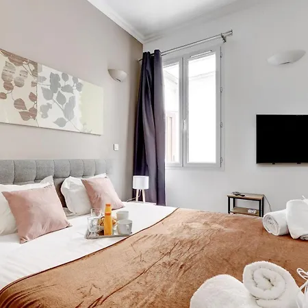 Bluestay 273 - A Paris