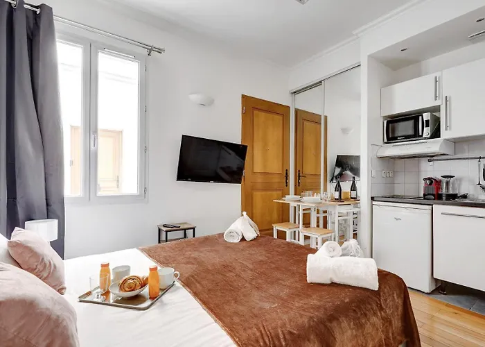 Bluestay 273 - A Paris